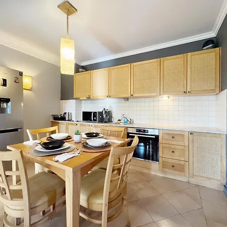 Stunning 2-bed In Apartment